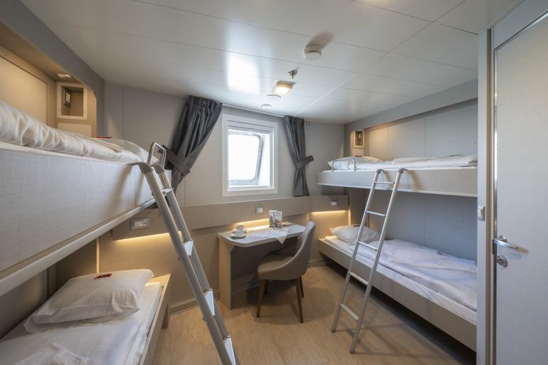 Prom Varsovia - kabina